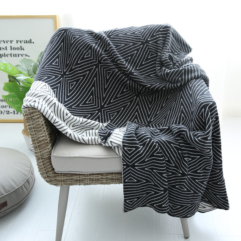 Cotton Double-Sided Geometric Blanket - Nordic Style Knitted Comfort with Chic Triangle Black Design